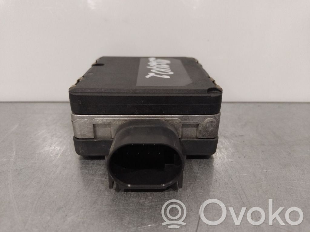 Volkswagen PASSAT B8 Sensor de radar Distronic 