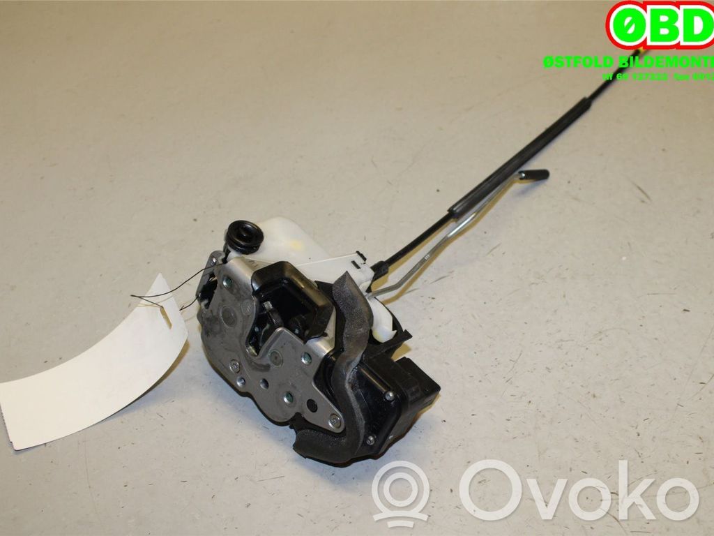 Opel Astra J Rear door lock 