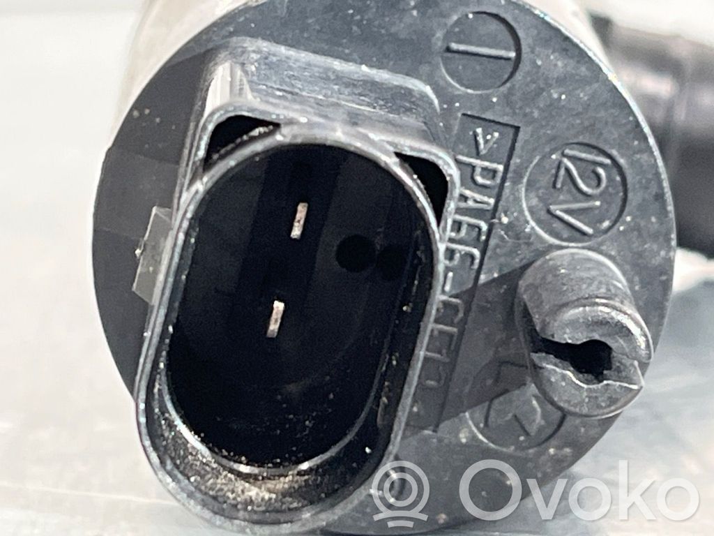 Toyota Avensis T270 Windscreen/windshield washer pump 
