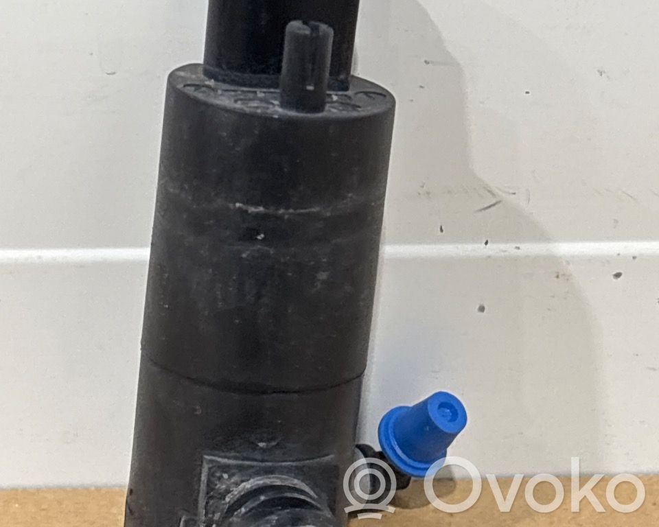 Toyota Avensis T270 Windscreen/windshield washer pump 