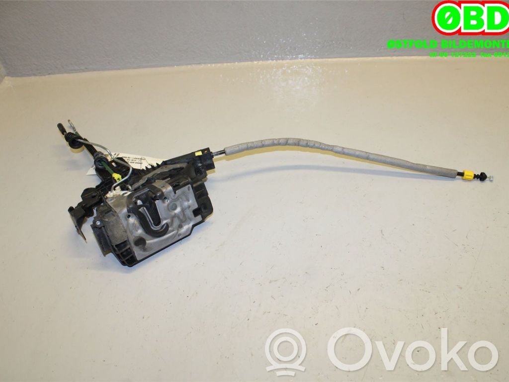 Mercedes-Benz C W205 Serratura portiera anteriore 