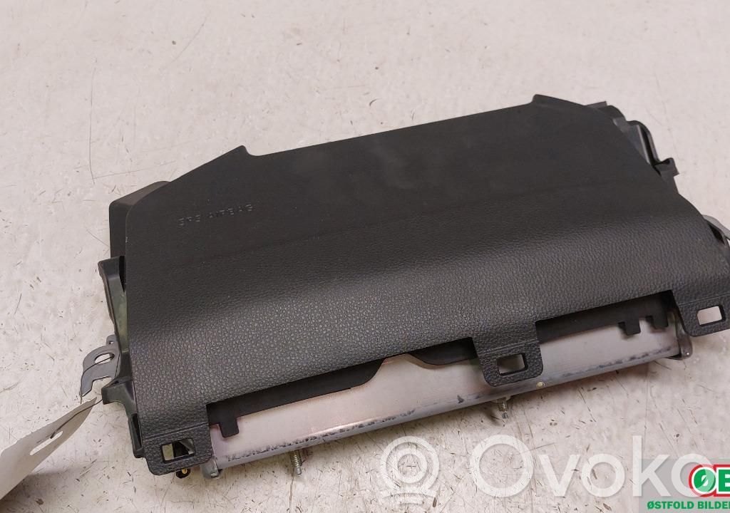 Suzuki Across Airbag pentru genunchi 