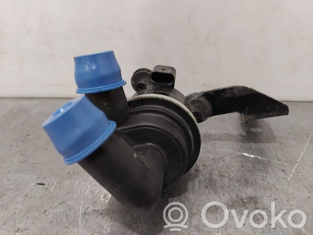 Volkswagen Golf VI Webasto pompe de circulation d'eau