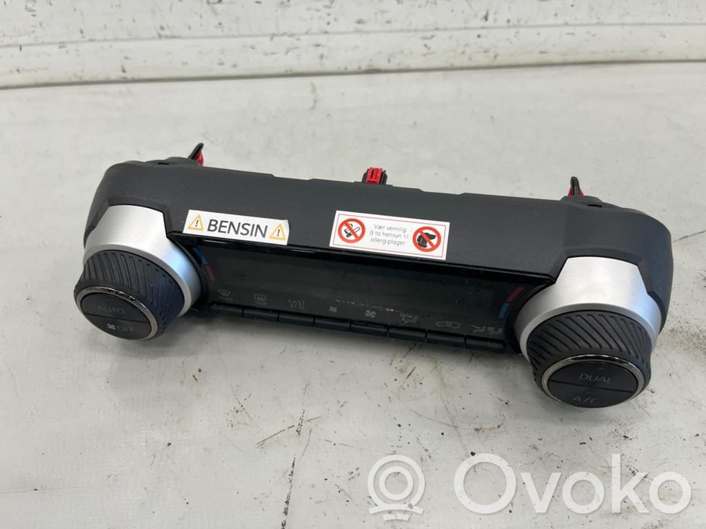 Toyota RAV 4 (XA50) Climate control/heater control trim 