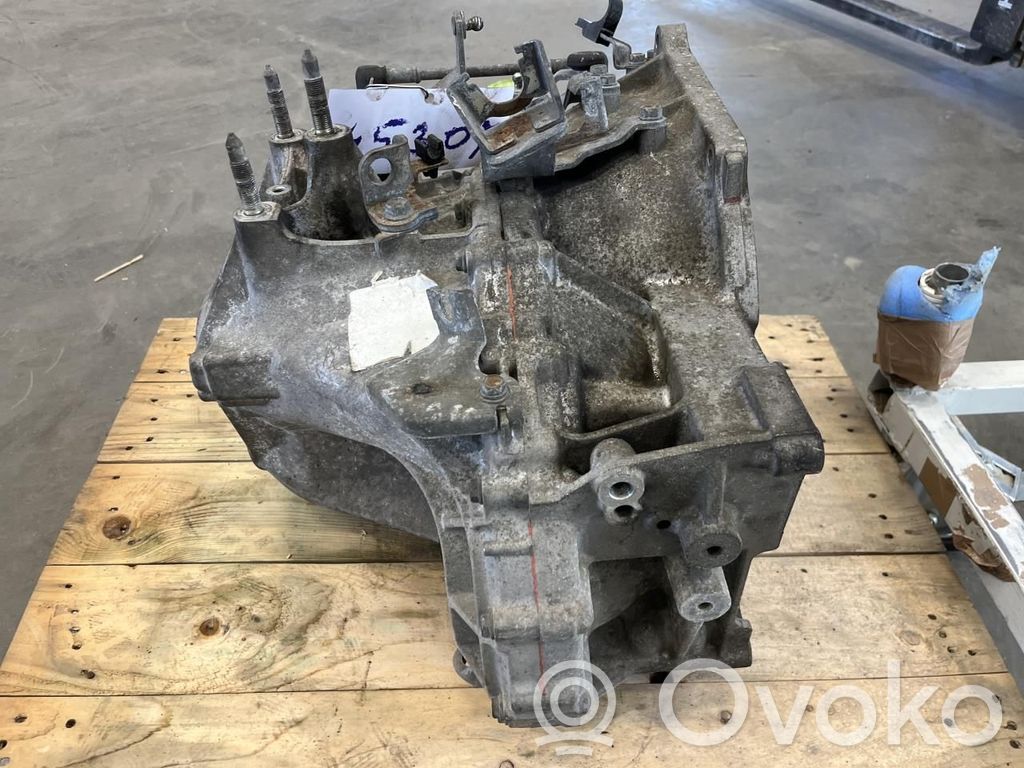 Mitsubishi Outlander Cutie viteze manuală cu 6 trepte