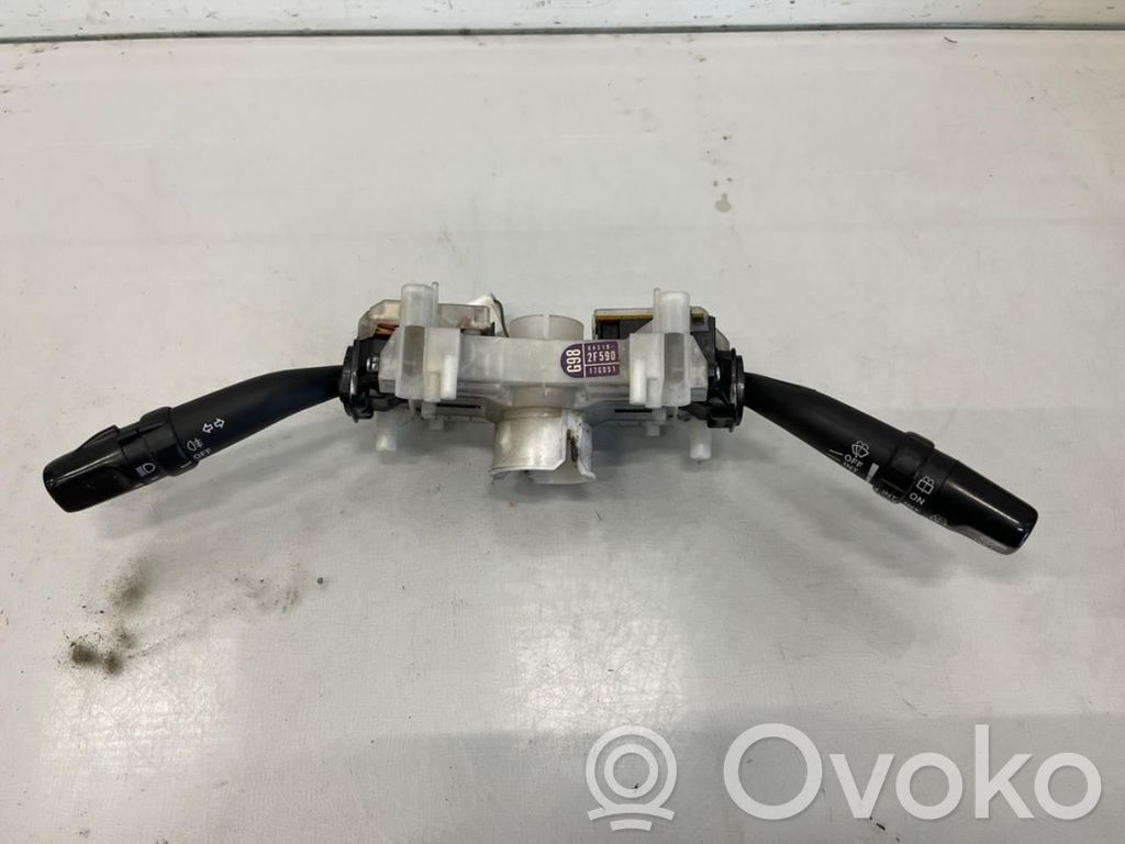 Toyota Hiace (H200) Interruptor de control multifunción 
