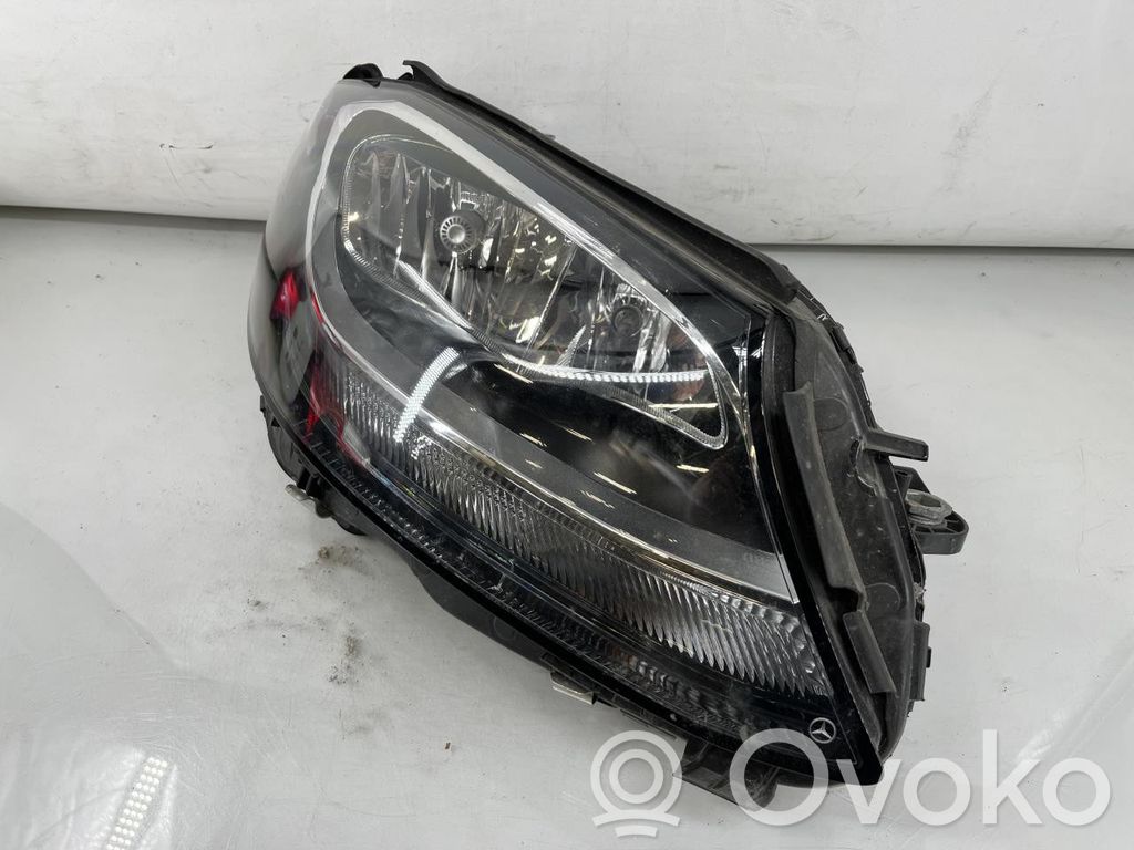 Mercedes-Benz C W205 Faro/fanale