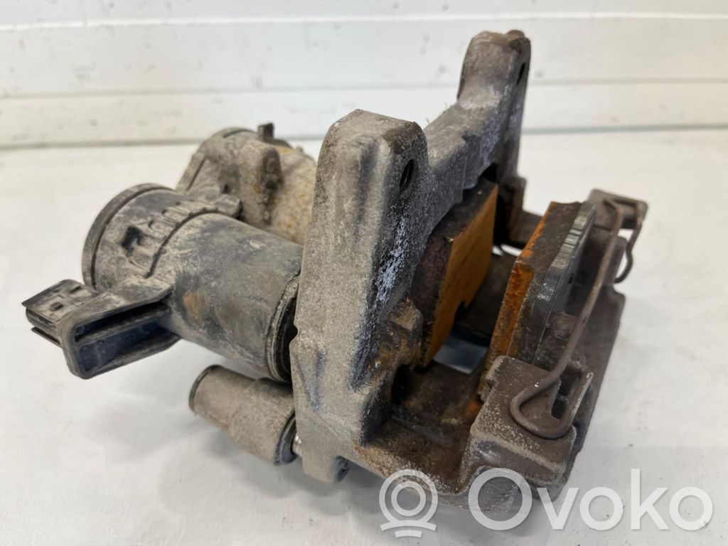 Volvo XC40 Takajarrusatula 