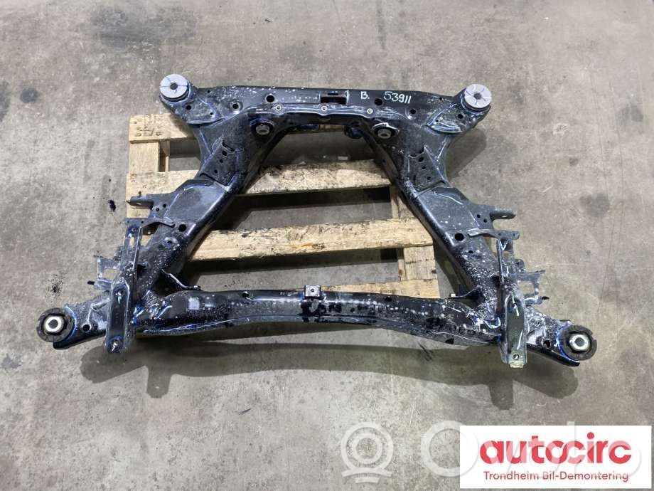 Tesla Model Y Juniper Galinis traversas 