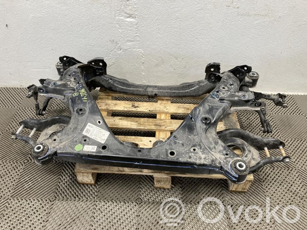 Tesla Model Y Juniper Galinis traversas 