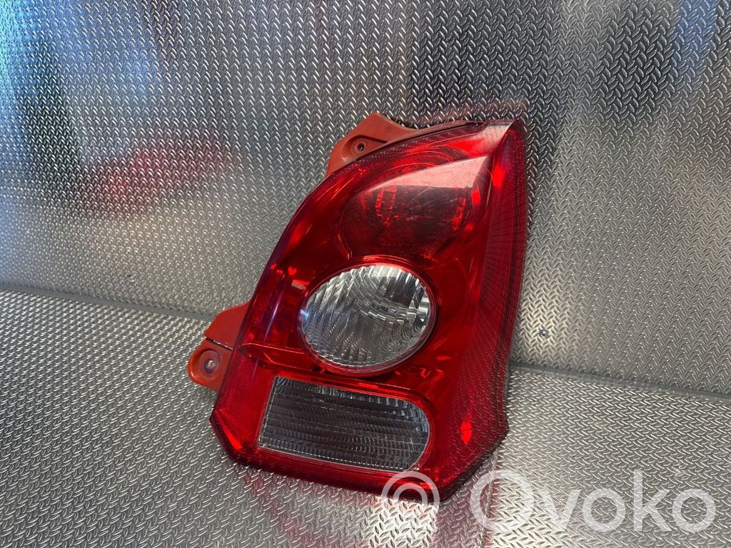 Suzuki Alto Aizmugurējais lukturis virsbūvē 