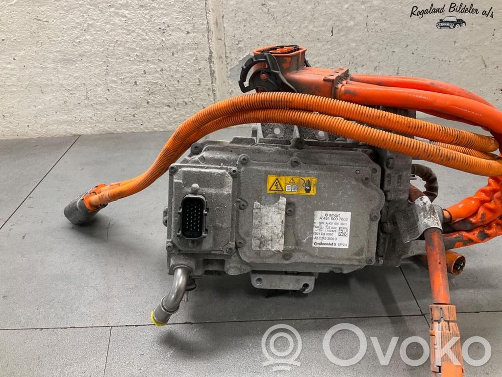 Smart ForTwo II Jännitteenmuunnin/vaihtosuuntaaja 