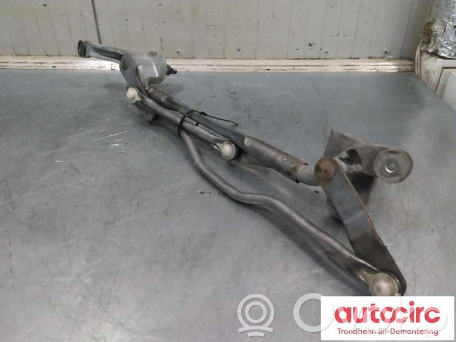 Mazda 5 Front wiper linkage 