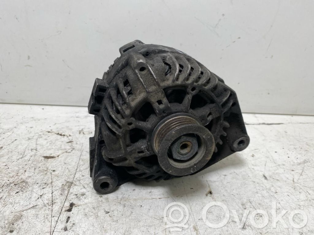 Opel Omega B1 Alternador 