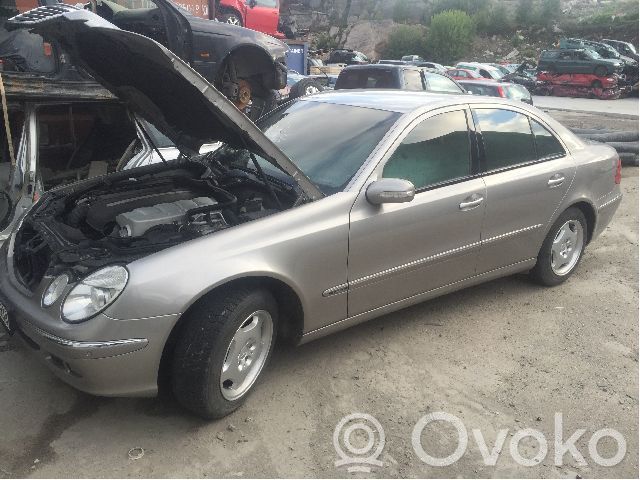 Mercedes-Benz E W211 Încuietoare ușă față 