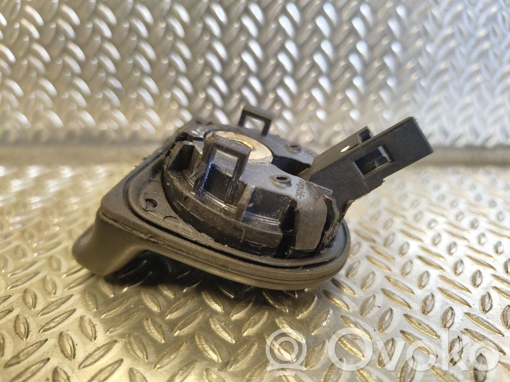 Volkswagen Up Interruptor para abrir la puerta trasera 
