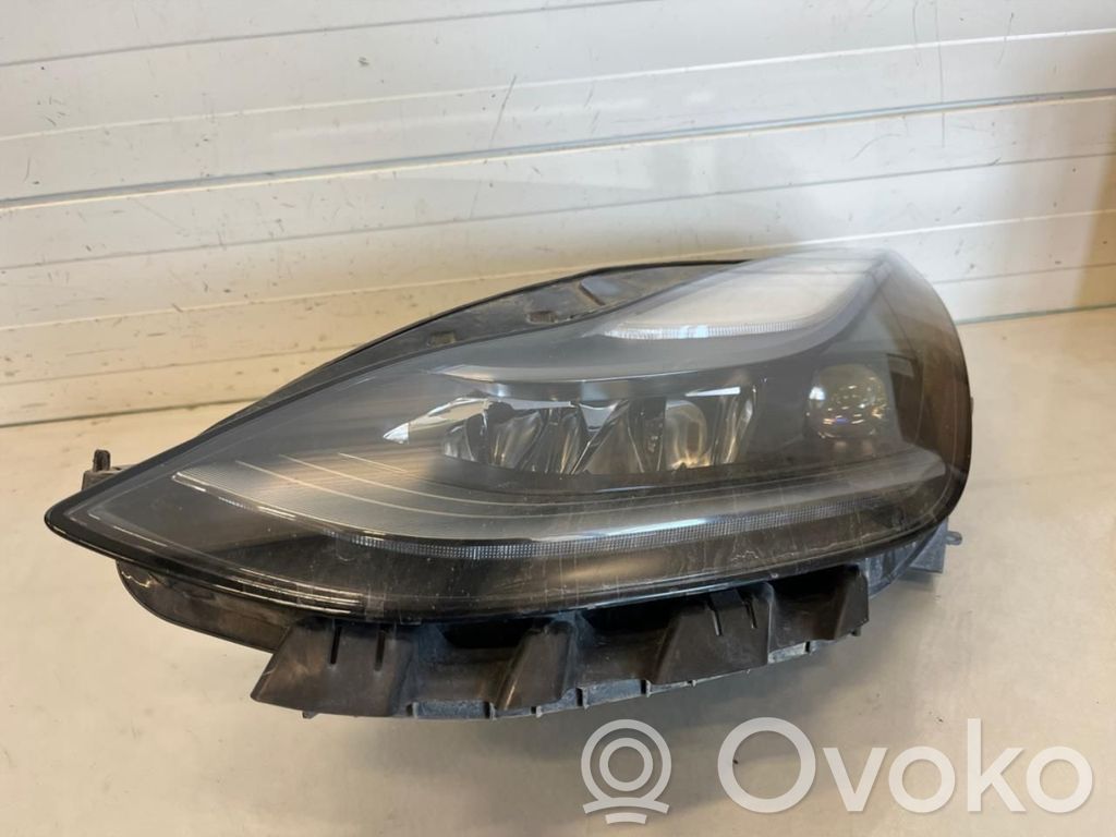 Tesla Model Y Scheinwerfer 