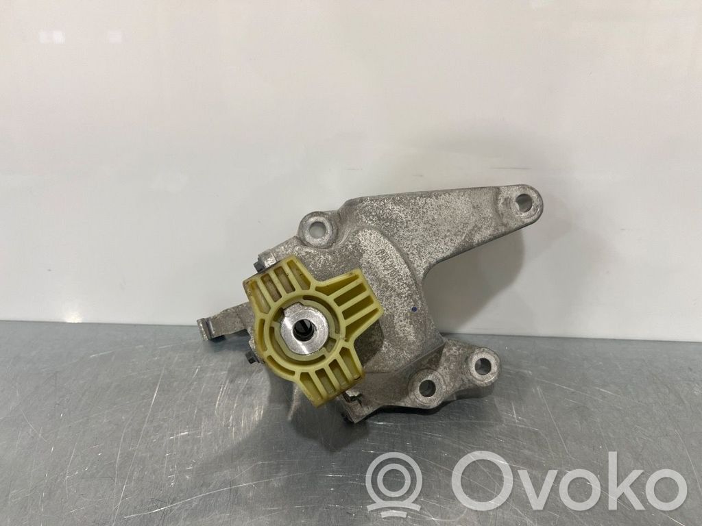 Volvo XC40 Engine mount bracket 