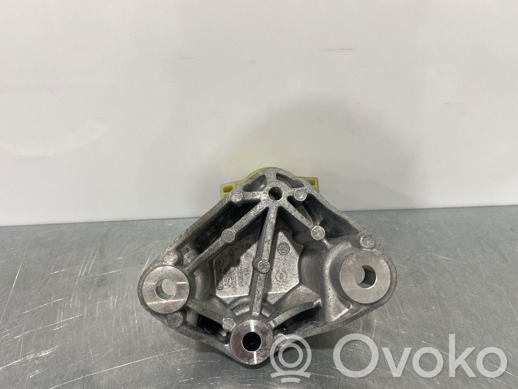 Volvo XC40 Engine mount bracket 