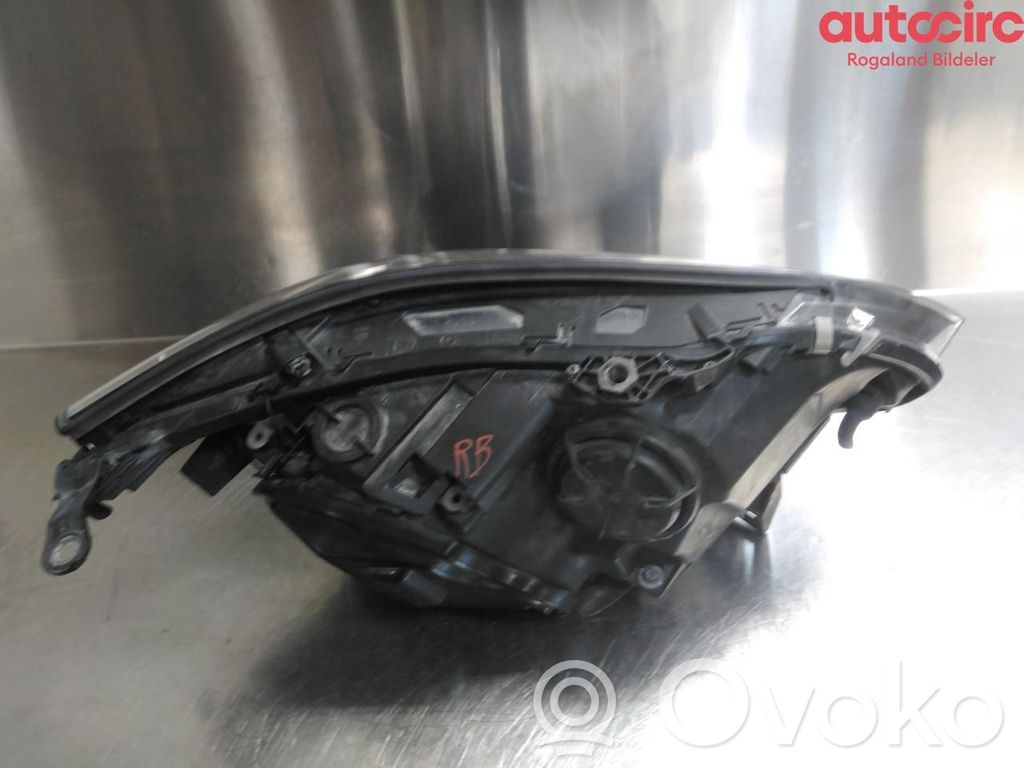 BMW 5 E60 E61 Priekšējais lukturis 