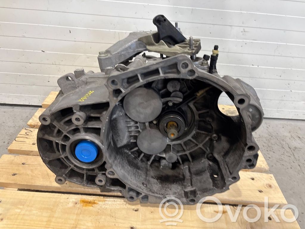 Volkswagen PASSAT B7 Cutie viteze manuală cu 6 trepte 
