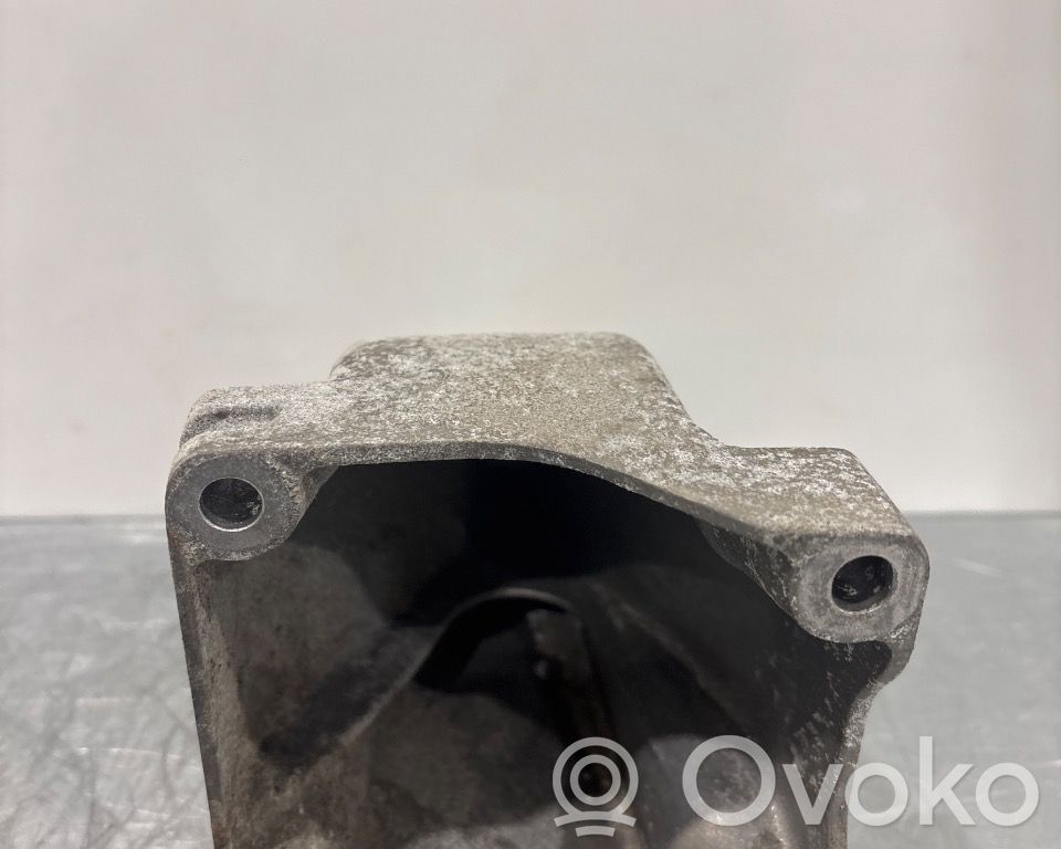 Mercedes-Benz E W213 Supporto di montaggio del motore