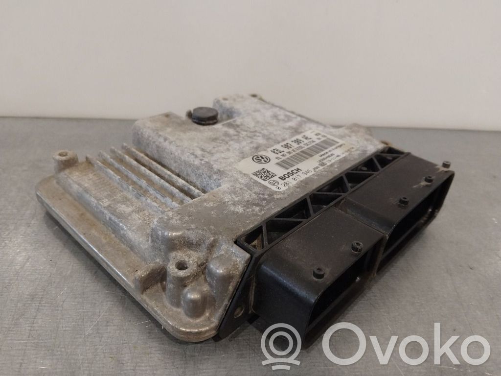 Volkswagen PASSAT B7 Unité de commande, module ECU de moteur 