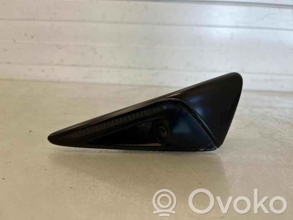 Tesla Model Y Windshield/windscreen camera 