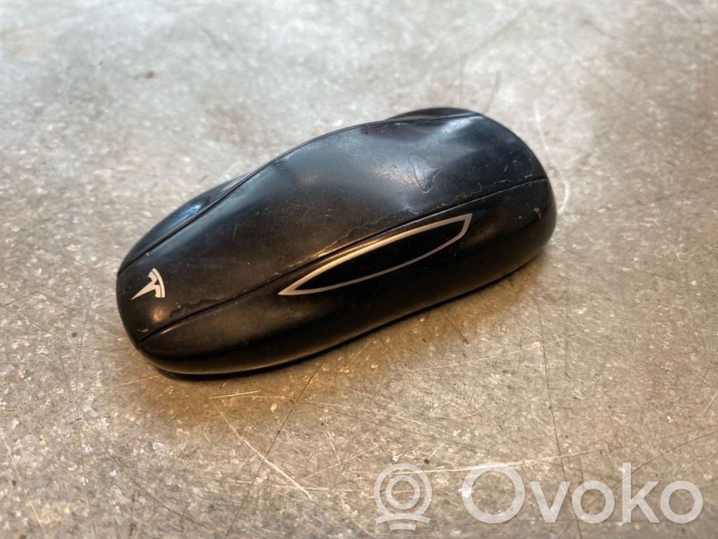Tesla Model S Virta-avain/kortti 