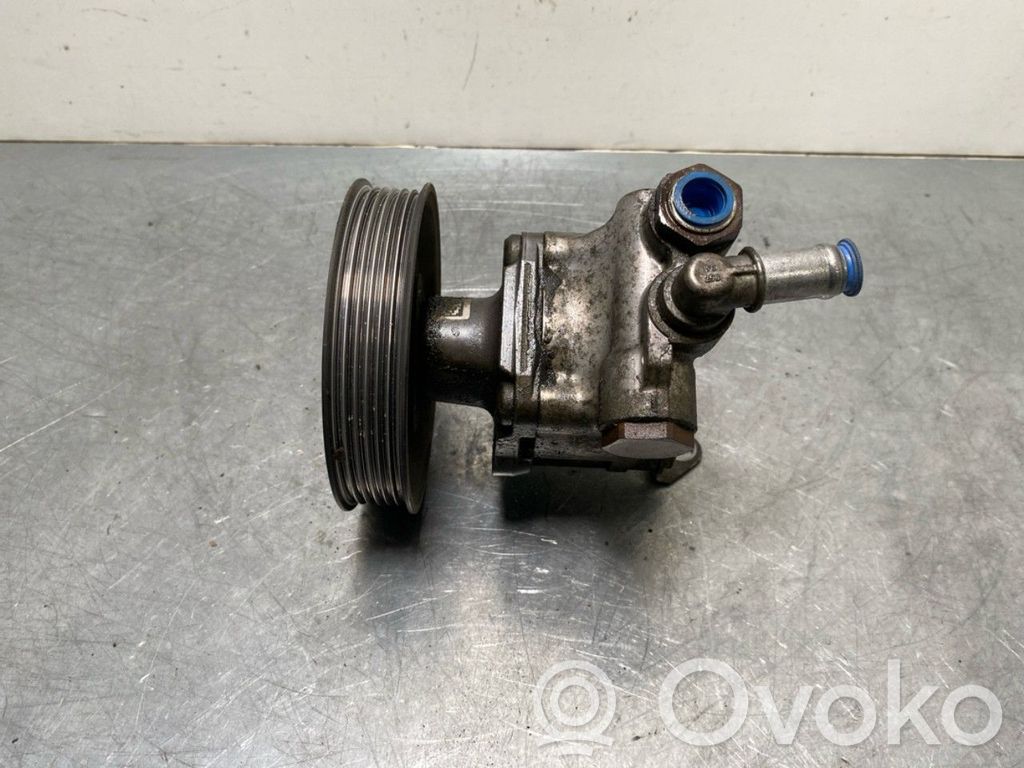 BMW X3 E83 Ohjaustehostimen pumppu 