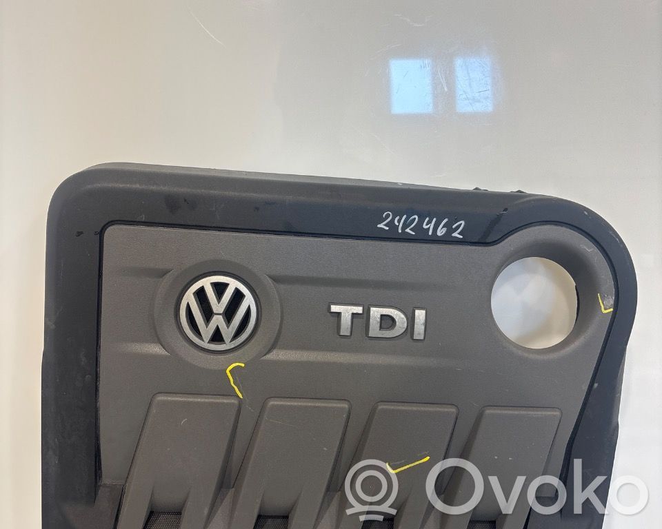 Volkswagen PASSAT B7 Couvercle cache moteur 