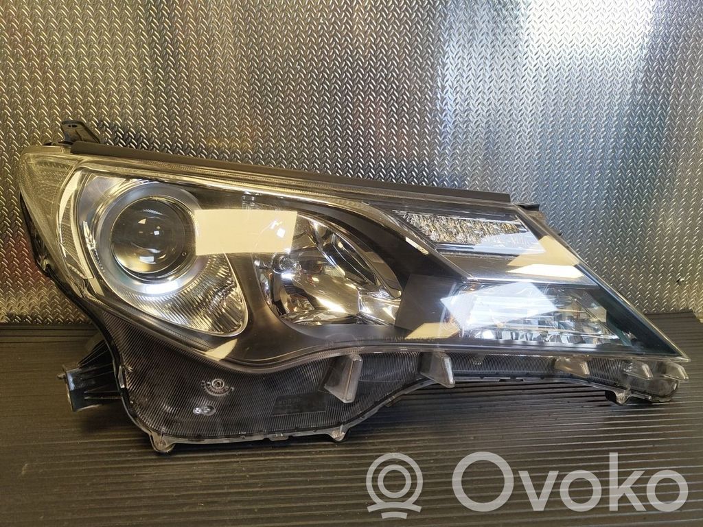 Toyota RAV 4 (XA40) Scheinwerfer 