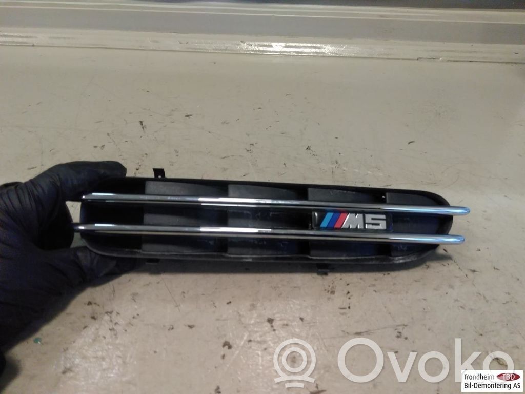 BMW M5 Mostrina con logo/emblema della casa automobilistica 