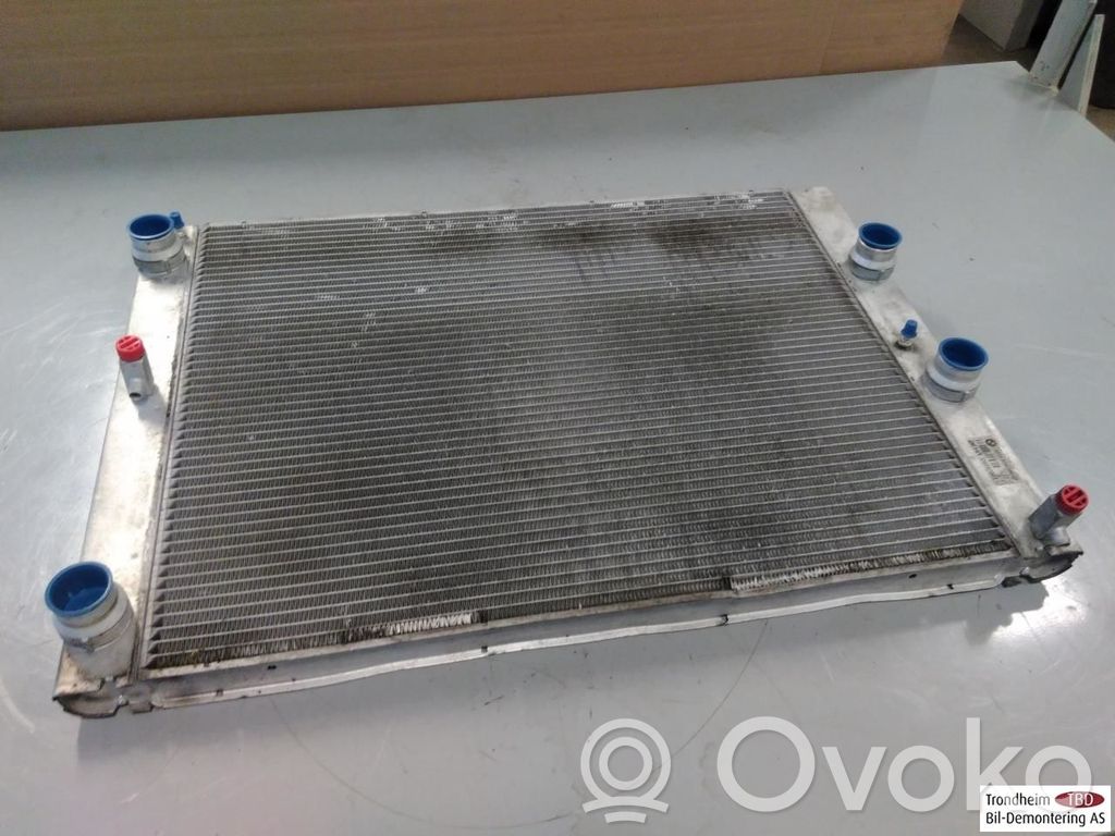 BMW M5 Dzesēšanas šķidruma radiators 