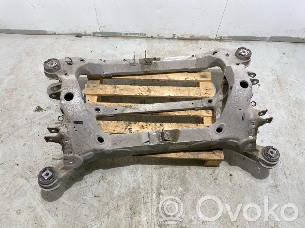 Tesla Model S Galinis traversas 