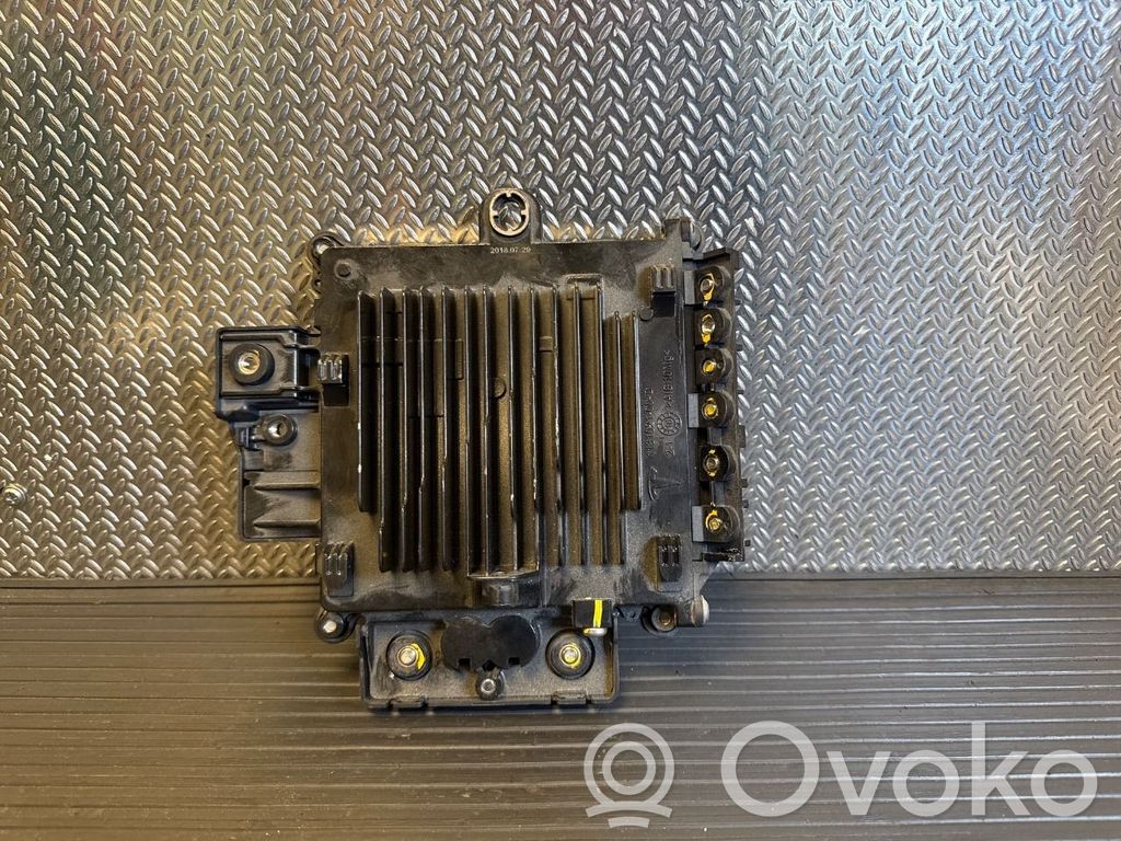 Tesla Model X Sonstige Steuergeräte / Module 