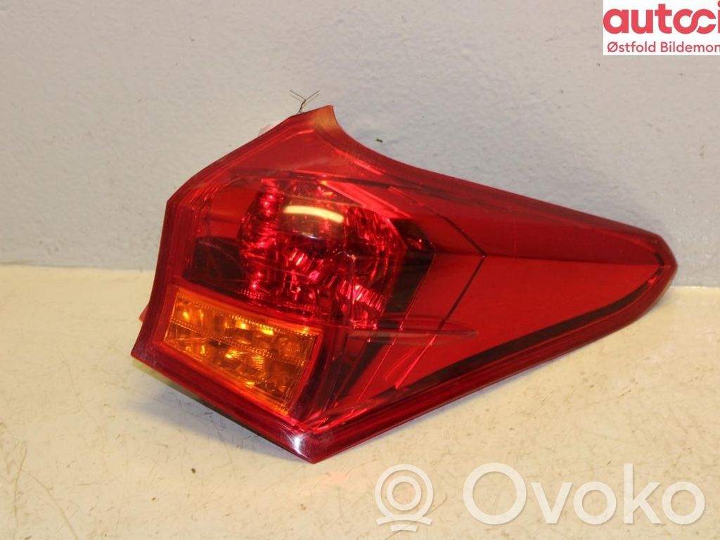 Toyota Auris E180 Luci posteriori 