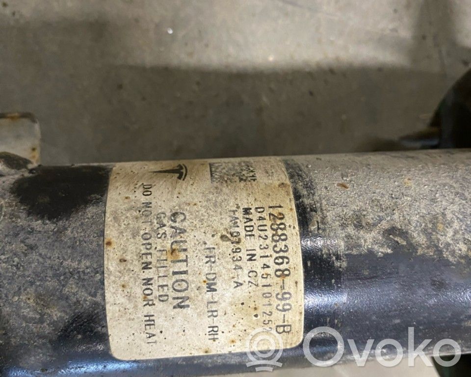 Tesla Model Y Etuiskunvaimennin kierrejousella 