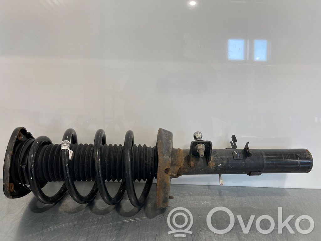 Volvo XC40 Amortyzator osi przedniej ze sprężyną