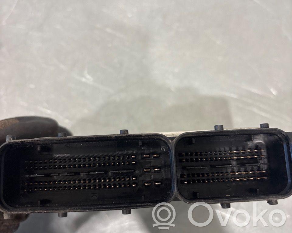 Volkswagen PASSAT B7 Unité de commande, module ECU de moteur 