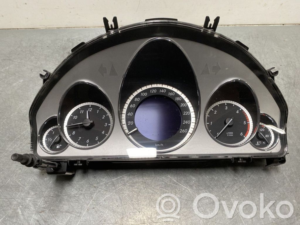 Mercedes-Benz E W212 Nopeusmittari (mittaristo)