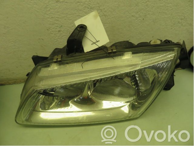 Nissan Almera N16 Phare frontale 
