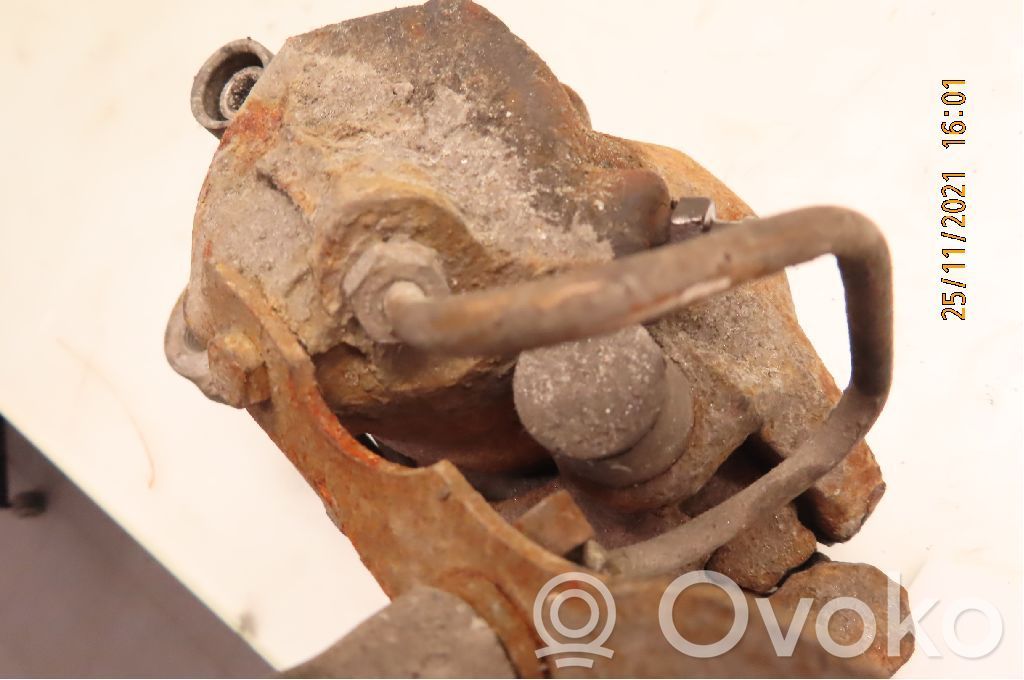 Audi A4 S4 B7 8E 8H Zacisk hamulcowy przedni 