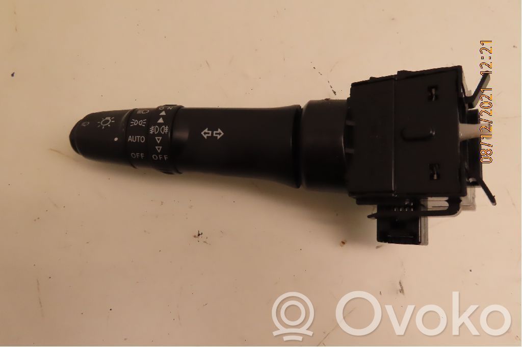 Mitsubishi Outlander Otros interruptores/perillas/selectores