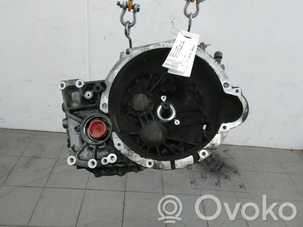 Mitsubishi Outlander Cutie viteze manuală cu 6 trepte