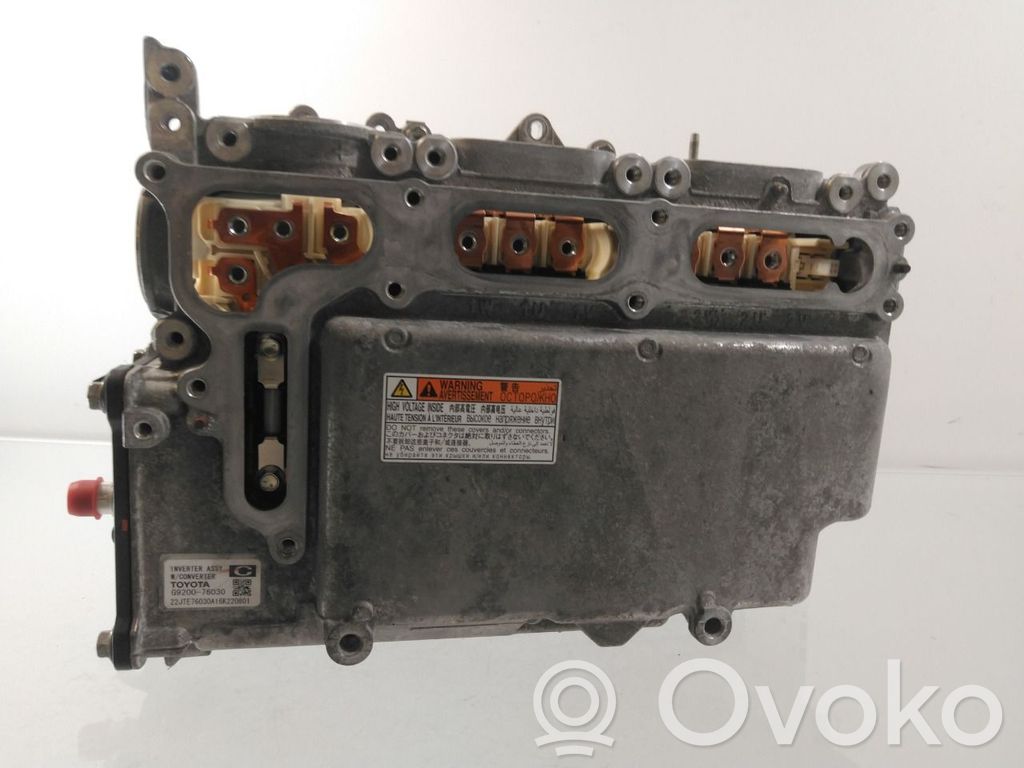 Toyota Auris E180 Convertisseur / inversion de tension inverseur
