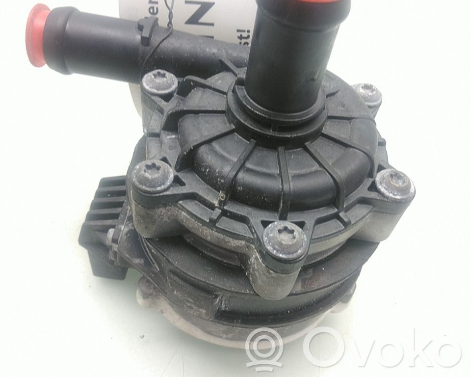 Volvo C40 Pompe de circulation d'eau 