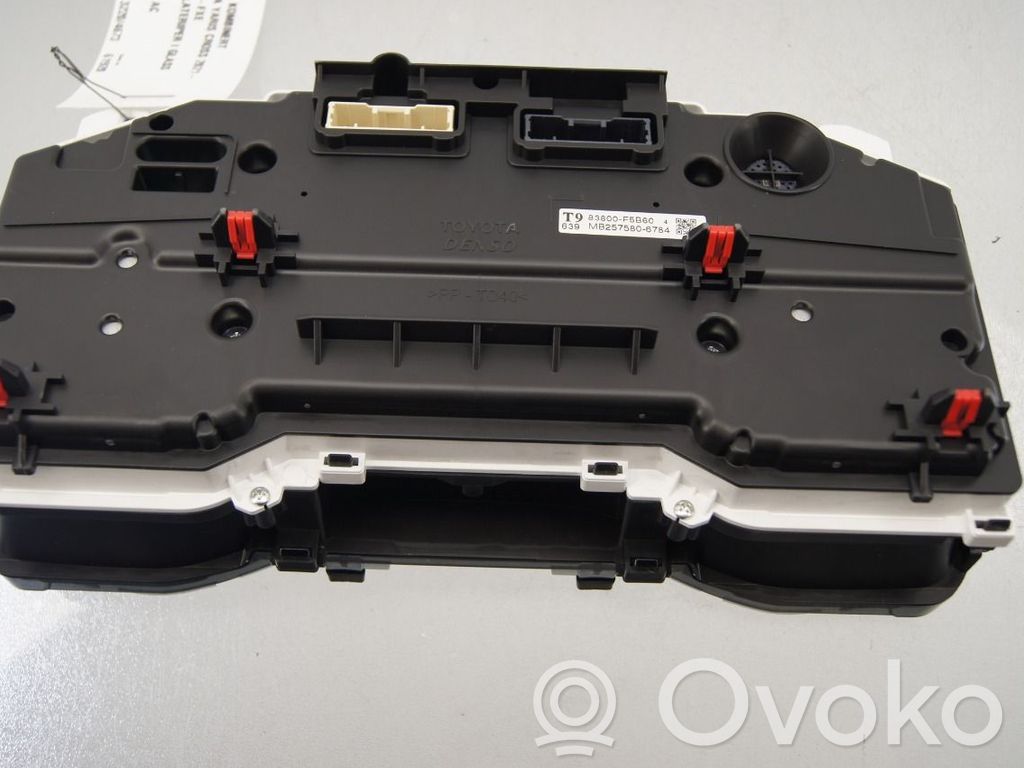 Toyota Yaris Cross Geschwindigkeitsmesser Cockpit 