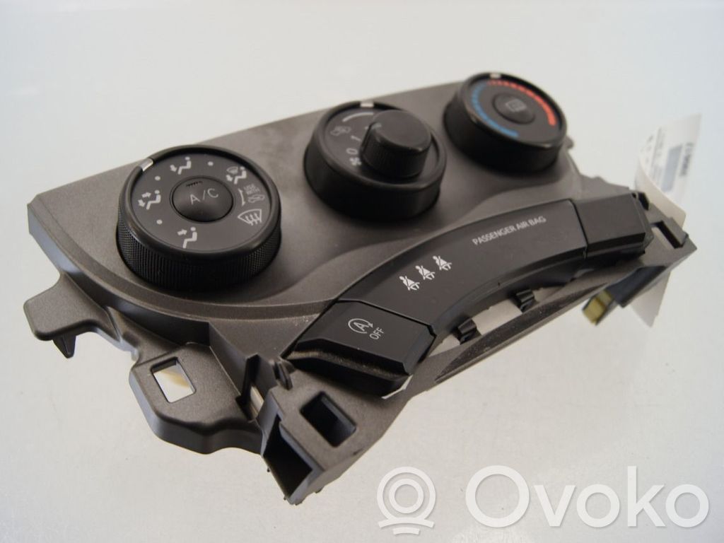 Toyota Verso-S Panel klimatyzacji / Ogrzewania 