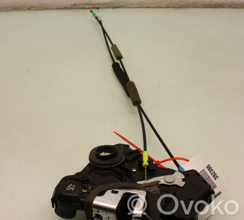 Toyota Avensis T270 Zamek drzwi przednich